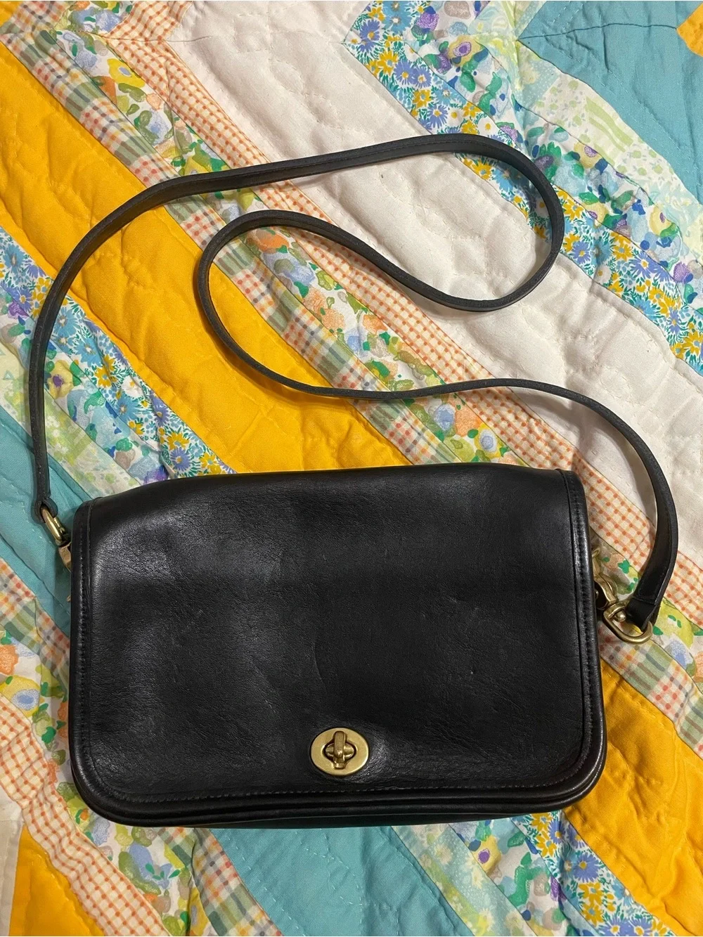 Vintage Coach 9755 Pocket purse black leather
